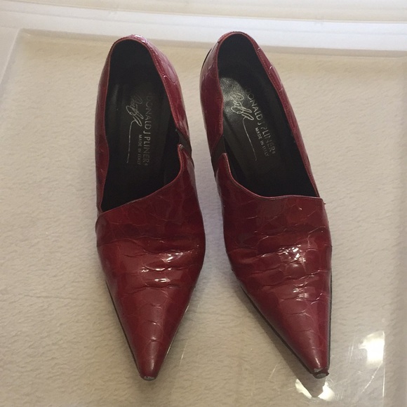 Donald J. Pliner Shoes - Donald Pliner shoes size 7.5M